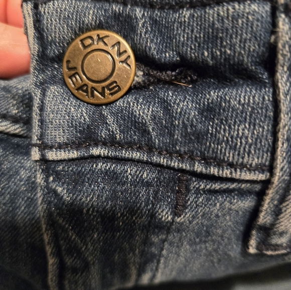 DKNY shorts - Picture 8 of 9